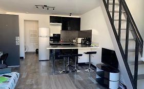 Appartement Tout Confort En Mezzanine A 20Mn A Pied Du Centre-Ville Avec Tv Et Wifi